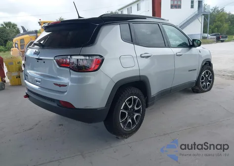 2024 Jeep Compass Trailhawk 4X4 из США, поврежденный, VIN 3C4NJDDN1RT149517
